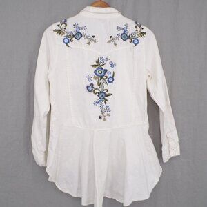 Back In The Saddle Women's Embroidered Western Drop Hem Button Top - size S